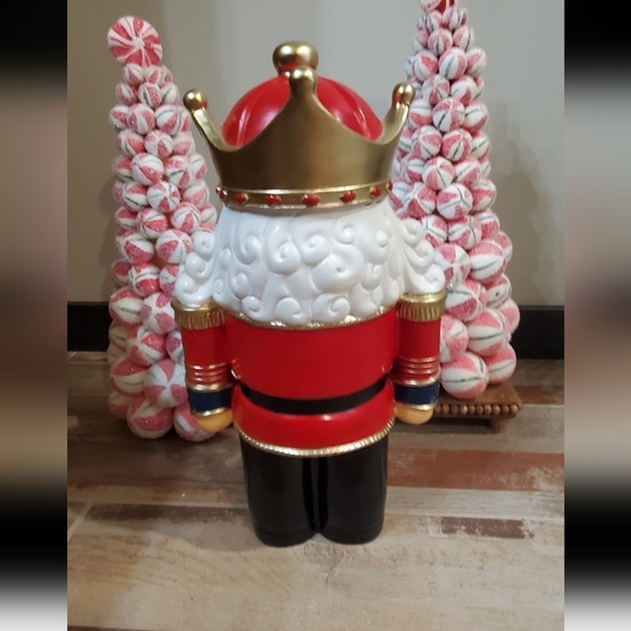 Oversized Festive Nutcracker-NWT - Picture 5 of 7